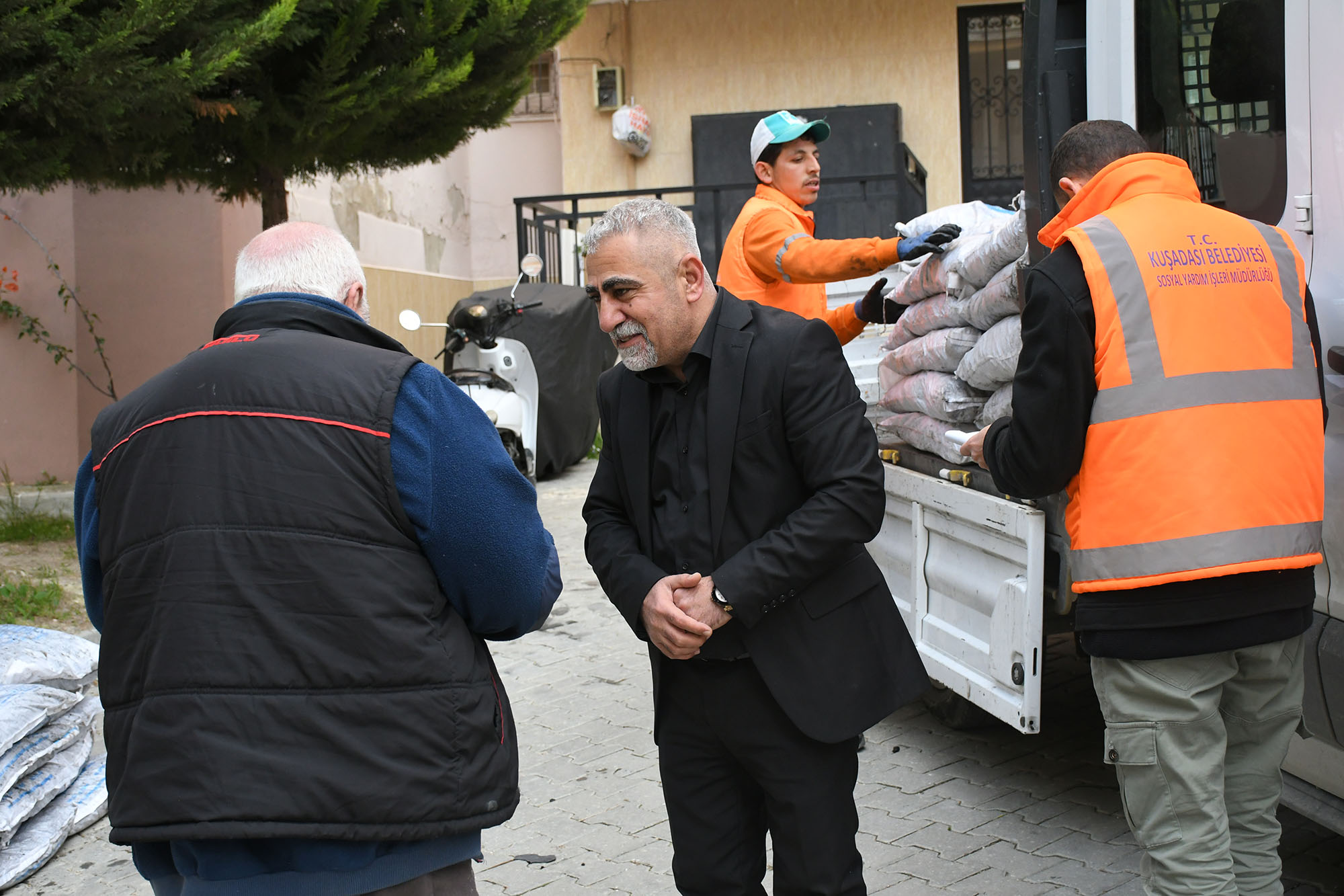 Başkan Ömer Günel’in talimatı ile yakacak yardımları hızlandı