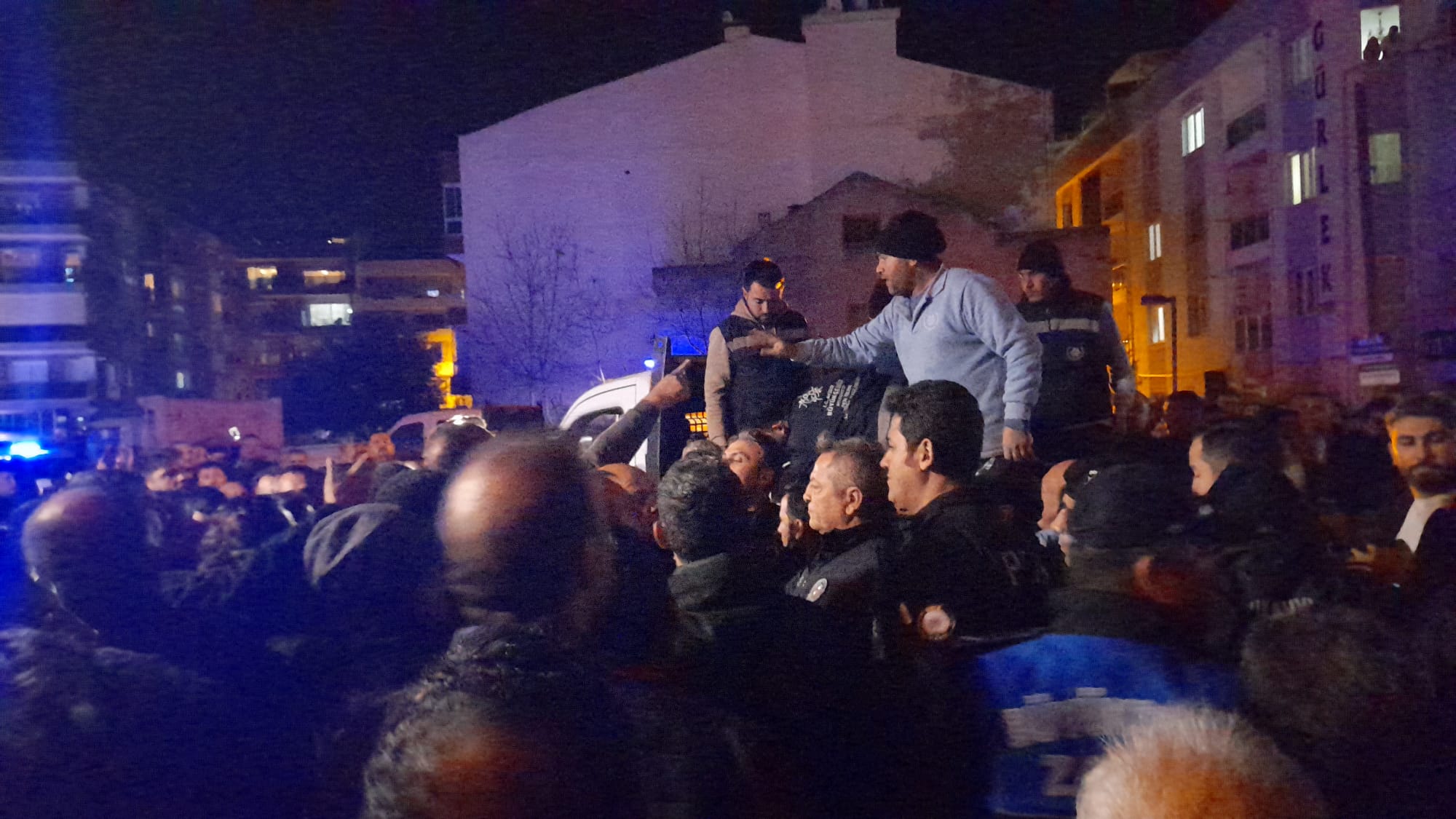 AK Partili Çerçioğlu Kuşadası halkının hizmet hakkına saldırdı