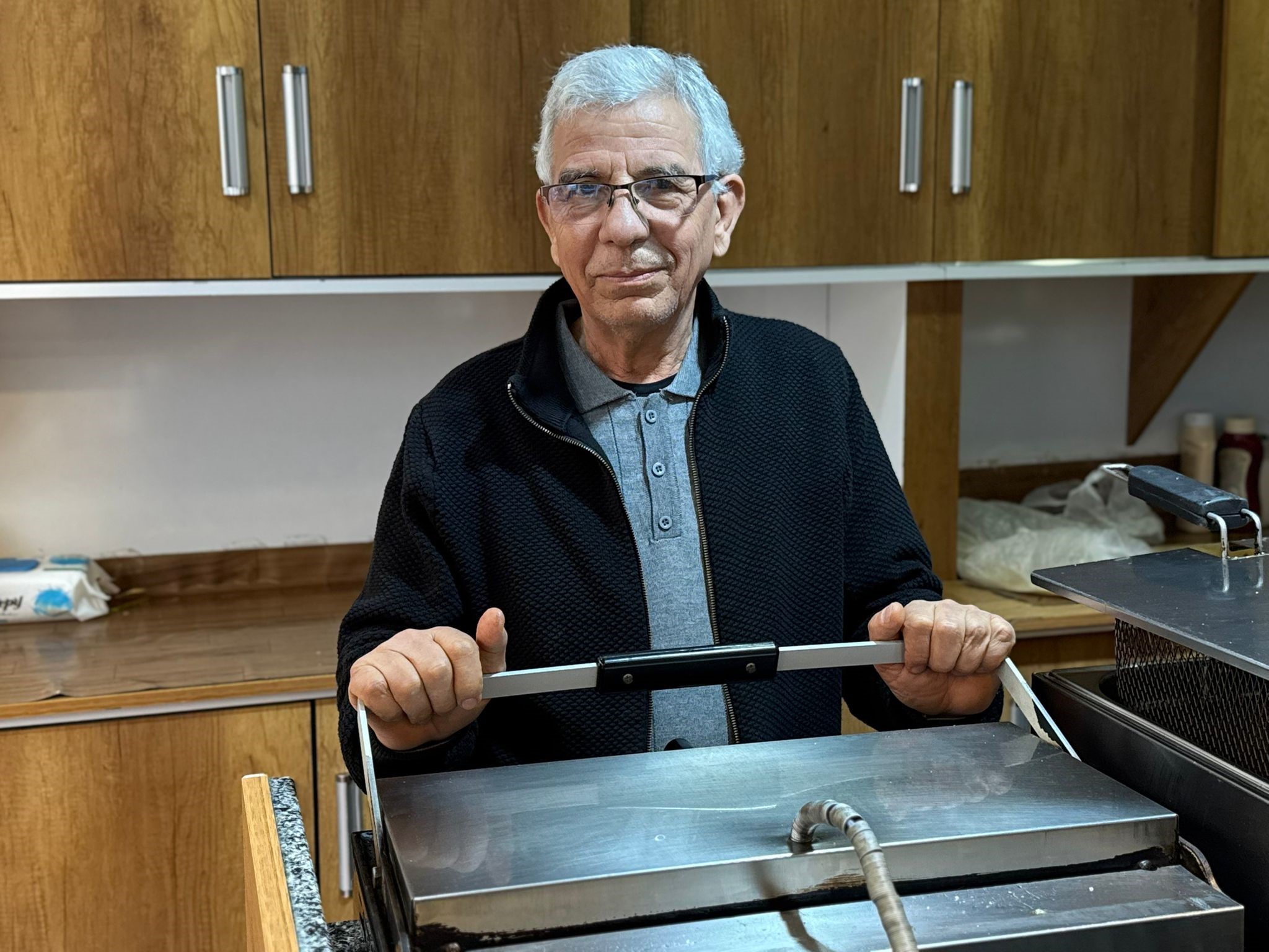 Tostçu Mehmet, Mansur Yavaş'a benzerliği ile dikkat çekiyor