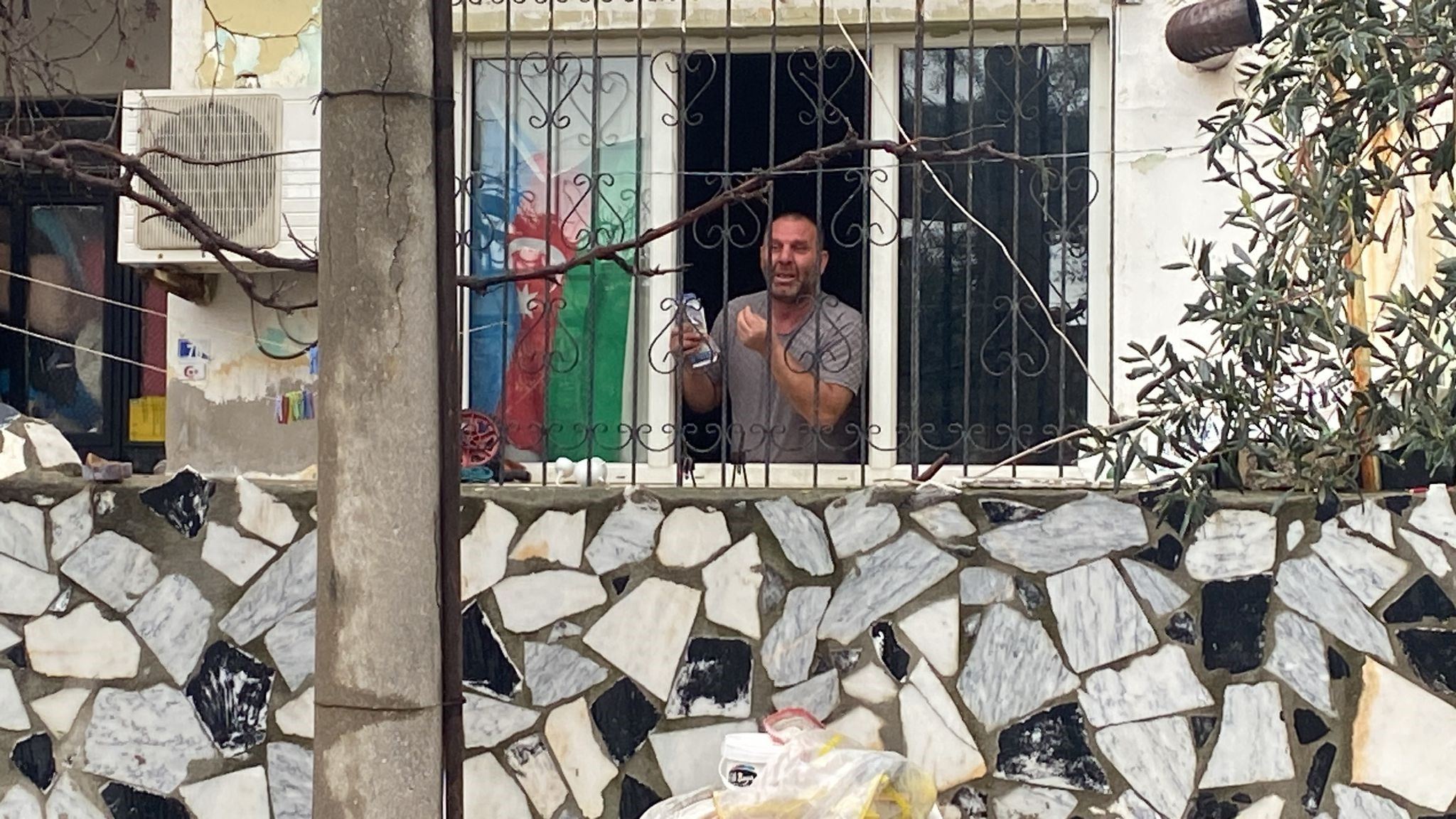 Tahliye esnasında kiracının 'binayı yakarım' iddiası ekipleri harekete geçirdi
