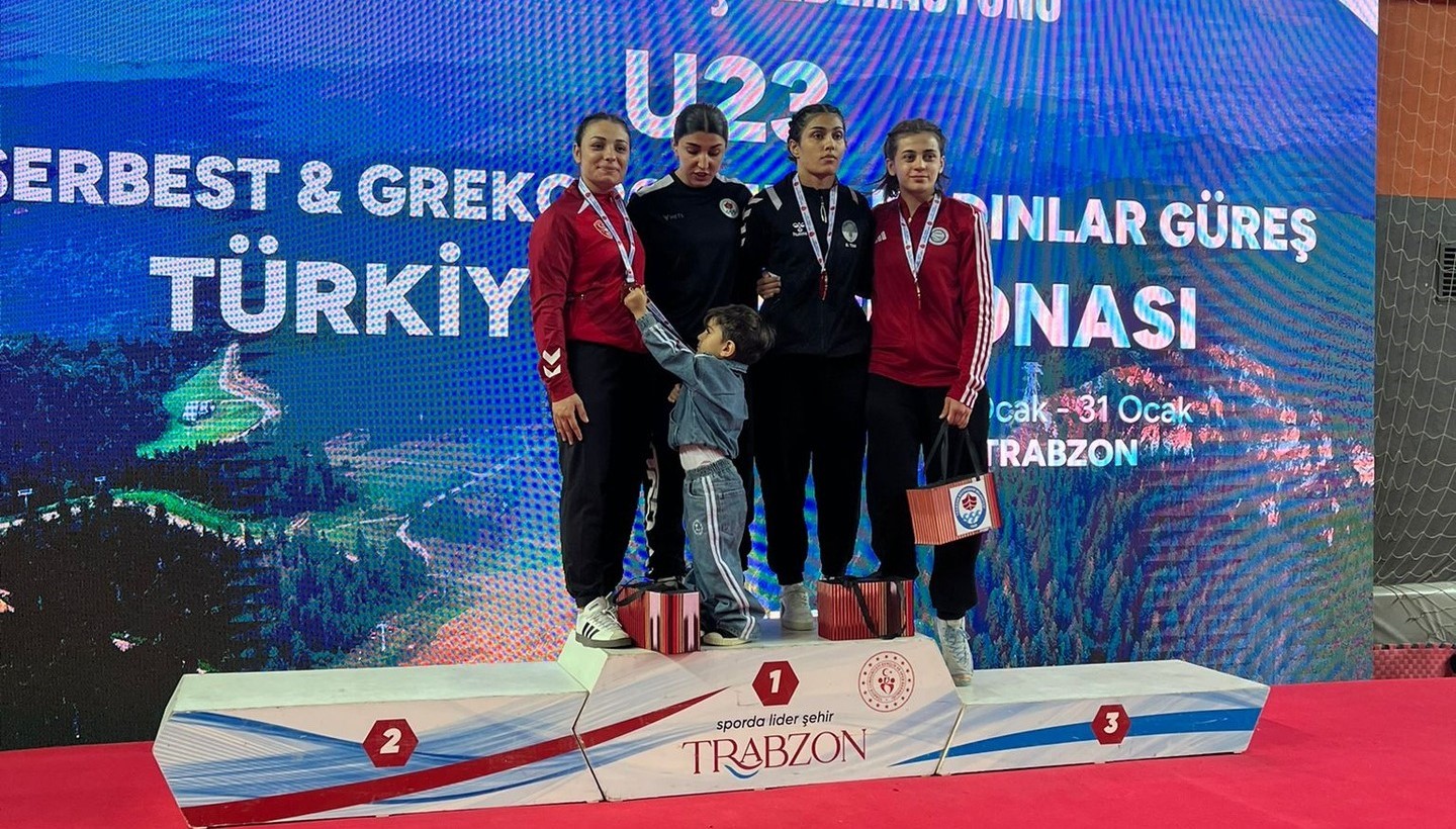 Aydınlı güreşçi, Trabzon’dan madalyayla döndü