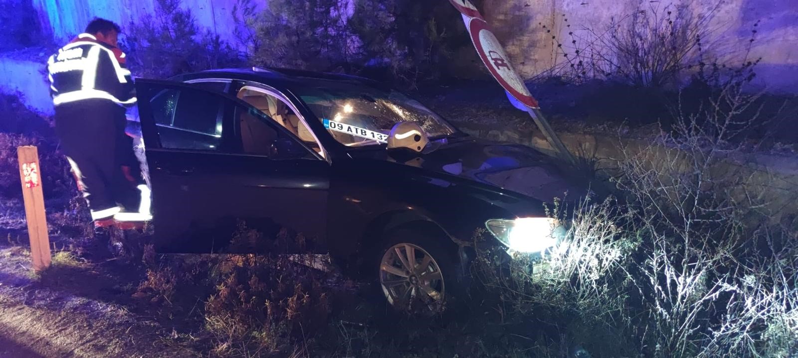 Karacasu’da trafik kazası.. Sıkışan sürücüyü itfaiye ekipleri kurtardı
