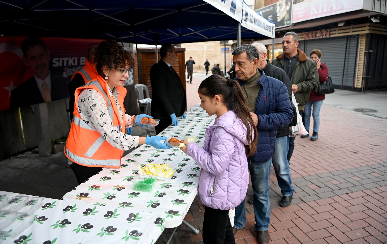 Kuşadası Belediyesi’nden Sıtkı Kundak için lokma hayrı
