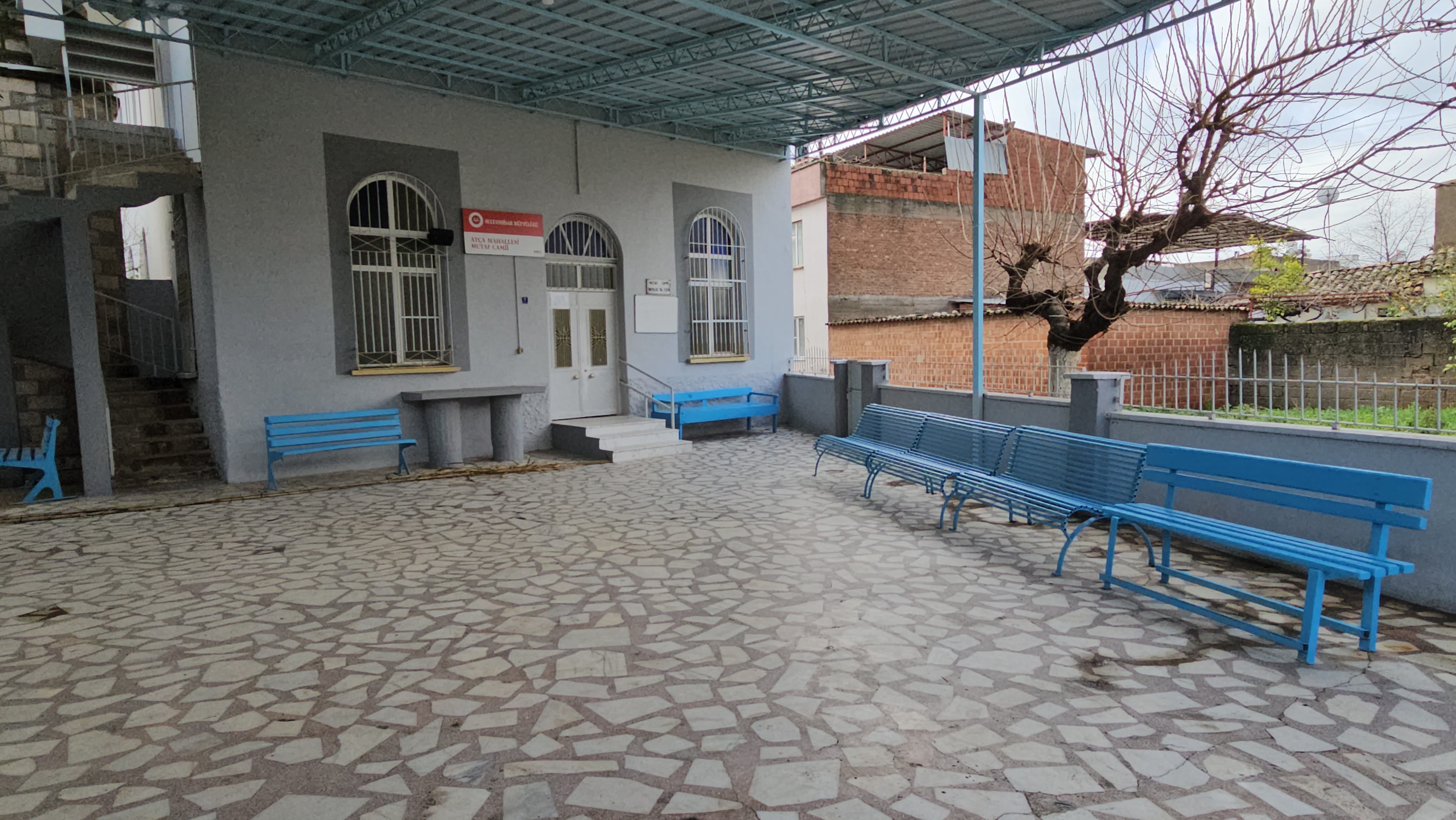 Camide tuvaleti kullandı, notla birlikte para bıraktı