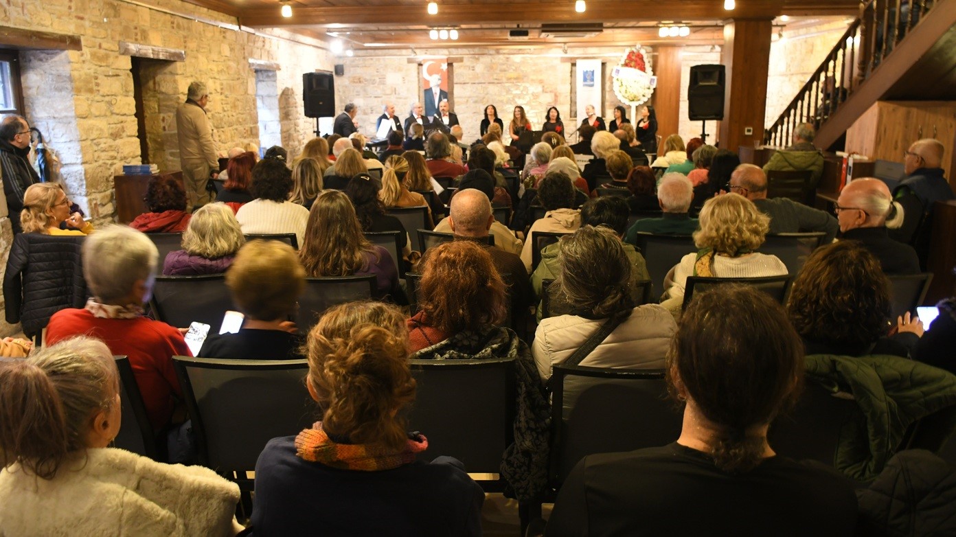 Kuşadası Sevgililer Günü’nü İbramaki Sanat Galerisi’nde müzikle karşıladı