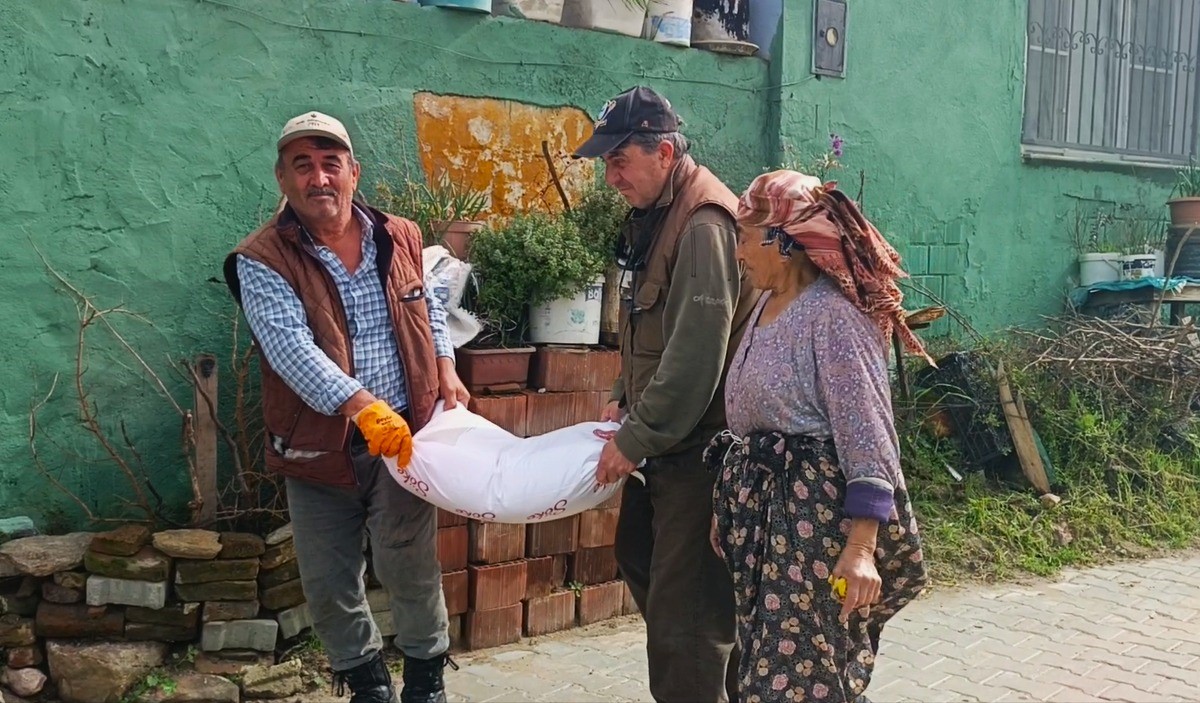Aydın’da ilk leyleği gördü, bir çuval unu kaptı