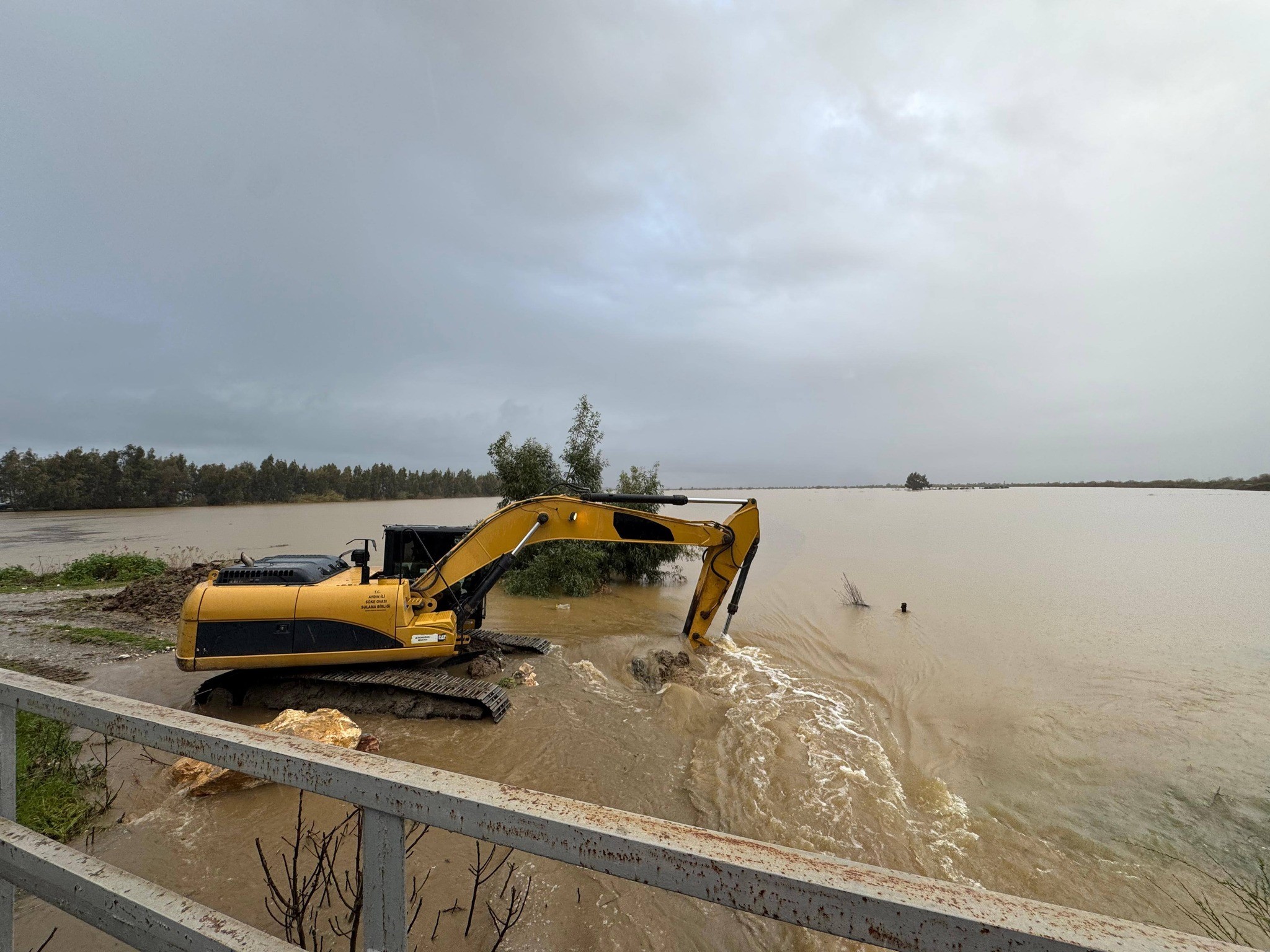 Taşkına ekiplerden müdahale