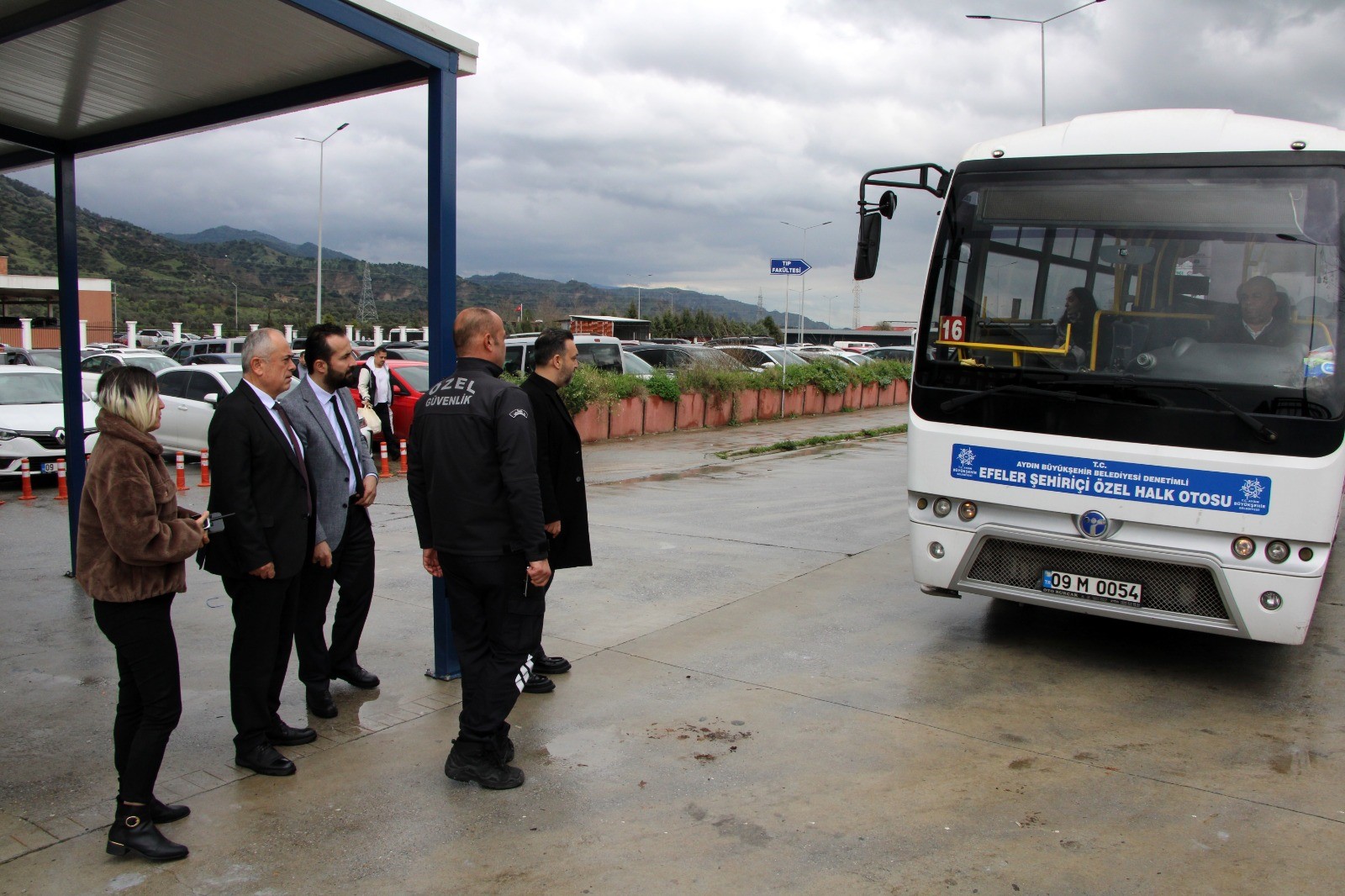 Üniversitedeki yol hasarı yerinde incelendi