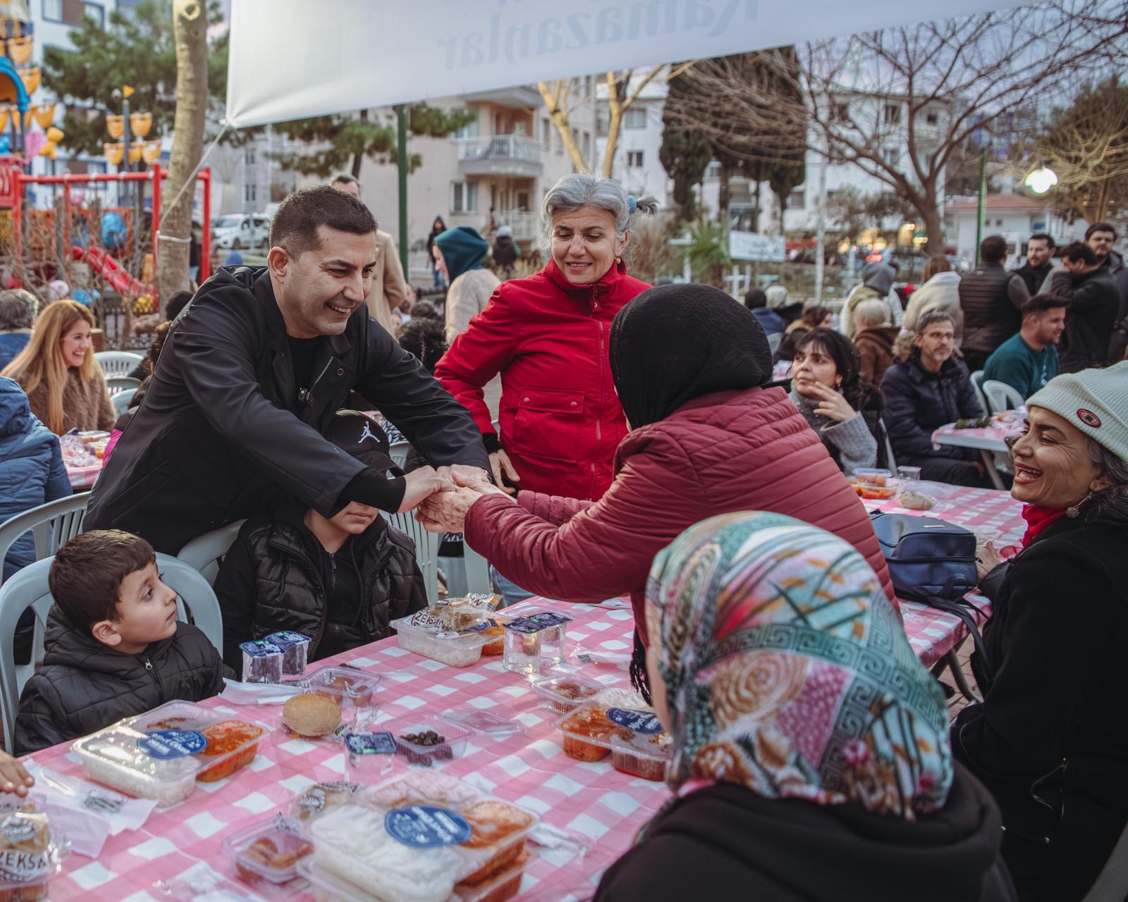Başkan Ömer Günel binlerce hemşehrisini iftar sofrasında buluşturdu