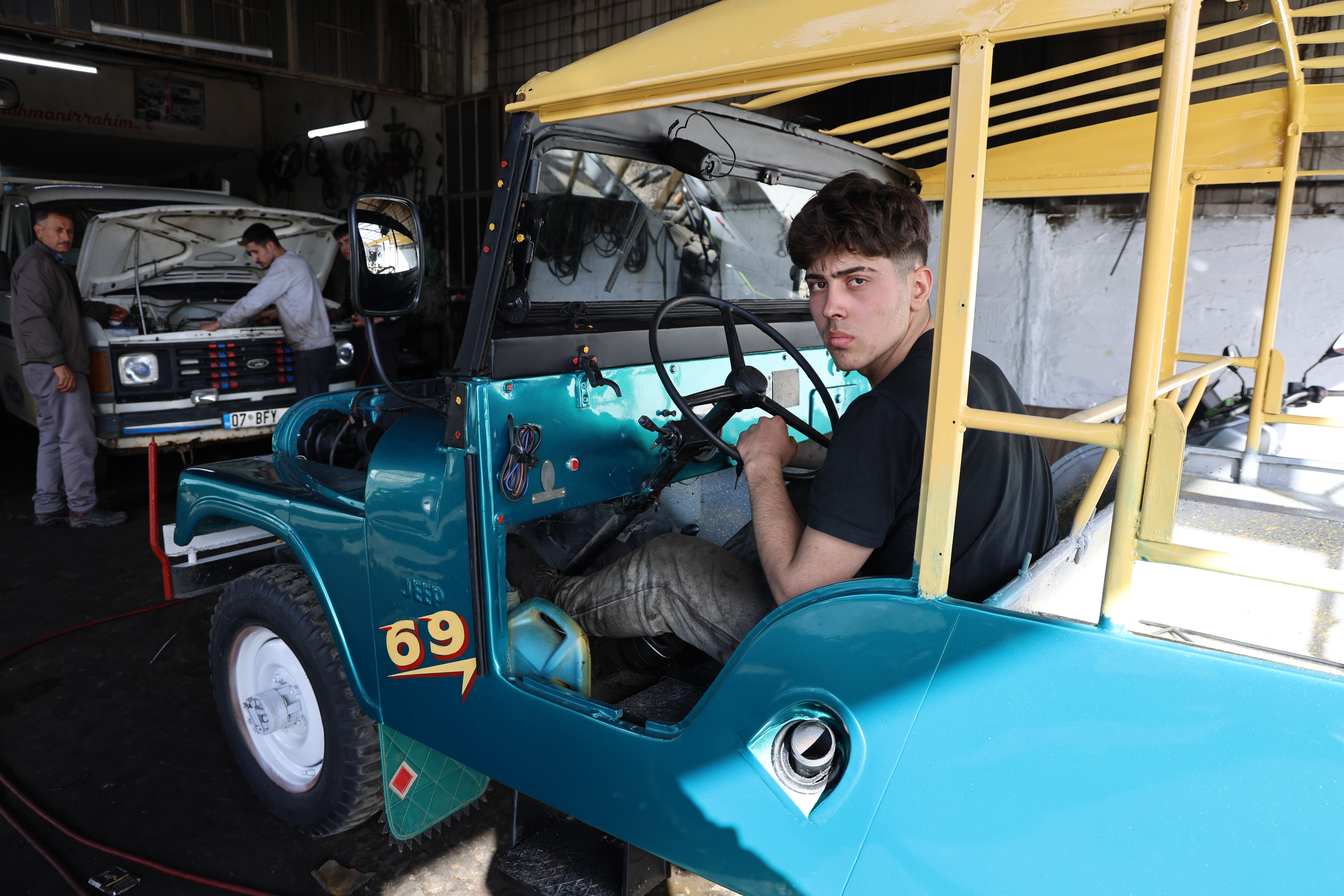 Ali Usta'nın elinde metal yığınları nostaljik bir araca dönüşüyor